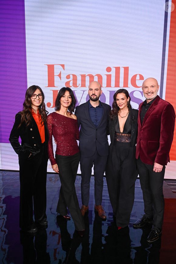 Exclusif - Frank Leboeuf, son épouse Chrilaure Nollet, ses enfants Jade et Hugo Leboeur et sa belle-fille Djéane Nollet en backstage de l'enregistrement de l'émission "Famille je vous aime" présentée par M.Drucker et qui sera diffusée le 29 décembre sur France 3, au studio Rive gauche, à Paris, France, le 2 décembre 2025. © Gaffiot-Perusseau/Bestimage