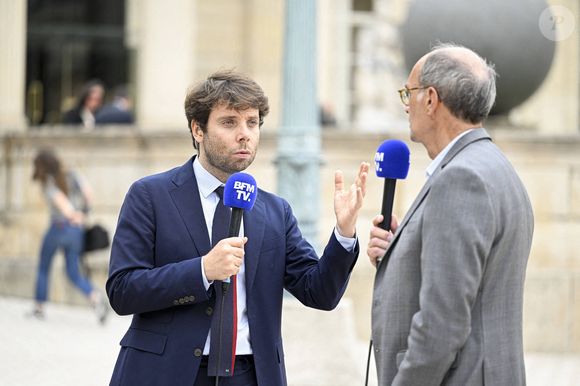 Benjamin Duhamel de BFM TV lors de la journée d'accueil des nouveaux députés à l'Assemblée nationale après le second tour des élections législatives, à Paris, France, le 8 juillet 2024. Photo par Victor Joly/ABACAPRESS.COM