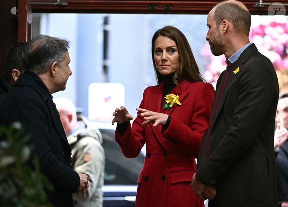 Le prince William, prince de Galles, et Catherine (Kate) Middleton, princesse de Galles, préparent des gâteaux gallois au Welsh Cake Shop à Pontypridd, le 26 février 2025. 
Julien Burton / Bestimage
