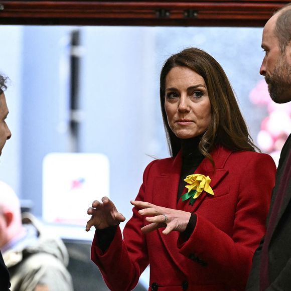 Le prince William, prince de Galles, et Catherine (Kate) Middleton, princesse de Galles, préparent des gâteaux gallois au Welsh Cake Shop à Pontypridd, le 26 février 2025. 
Julien Burton / Bestimage