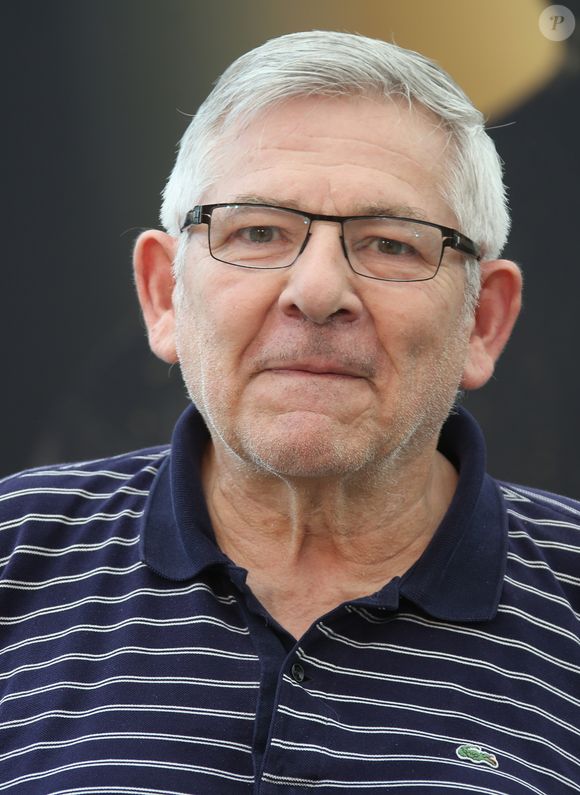 Il s'agit d'une ancienne ferme.

Yves Pignot - 57ème Festival de télévision de Monte-Carlo, le 17 juin 2017. © Denis Guignebourg/Bestimage