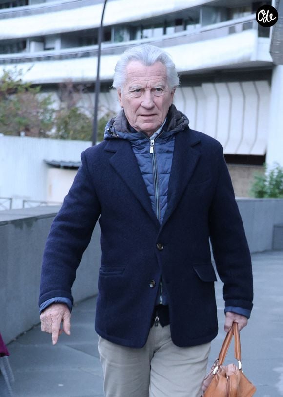 "Il ne s’est pas senti trop mal, il est venu, revenu, revenu, et le mode a changé entre nous"

William Leymergie - Célébrités se rendent aux studios de Europe 1 à Paris le 19 Novembre 2025.

Photo : Agence / Bestimage
