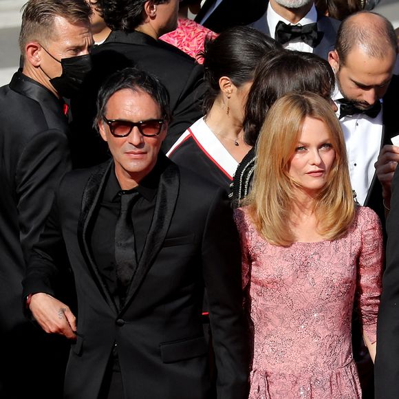 Vanessa Paradis,  Samuel Benchetrit (réalisateur) - Montée des marches du film « De son vivant » lors du 74ème Festival International du Film de Cannes. Le 10 juillet 2021
© Borde-Jacovides-Moreau / Bestimage