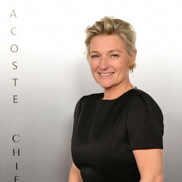 Anne-Elisabeth Lemoine a conservé l'animation des autres jours. 

Anne-Élisabeth Lemoine au photocall de la soirée Lacoste X Chien 51 au club Silencio en marge du 78ème Festival International du Film de Cannes, France, le 18 mai 2025. © Romain Doucelin/Bestimage