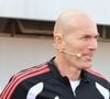 mais aussi traverser le célèbre Brooklyn Bridge pour rejoindre Manhattan.

Zinedine Zidane et le footballeur Kuai Jiwen visitent l'université Jiao Tong de Shanghai lors de leur tournée en Chine - 30/11/2025 © Imago/PsnewZ/Bestimage