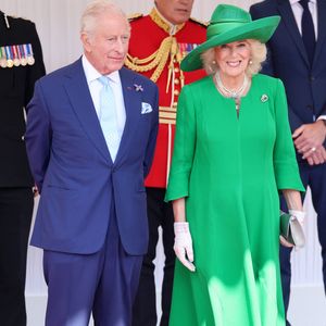 Le roi Charles III d'Angleterre et la reine consort Camilla accueillent le président Emmanuel Macron et sa femme Brigitte Macron à  Datchet Road le 8 juillet 2025.
© Chris Jackson / Pool / Julien Burton via Bestimage