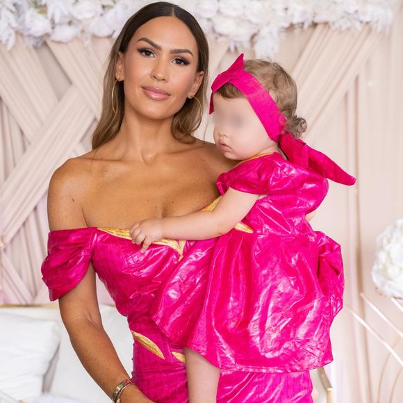 Vitaa avec sa fille Noa. Août 2023.