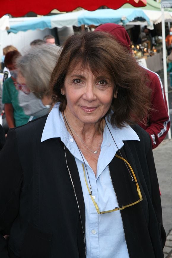 Stéphanie Fugain lors du 32ème salon du livre de Cosne-Cours-sur-Loire le 19 septembre 2020. (© JLPPA / Bestimage).