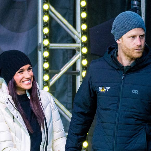 Tout comme sur le blason de la ville. La maire de la commune espagnole demande alors à ce que Meghan Markle change son logo.

Le prince Harry et Meghan Markle font une apparition lors de la célébration de bienvenue à Whistler pendant les Invictus Games Vancouver Whistler 2025. Le couple a rejoint les athlètes et les supporters au Canada pour donner le coup d'envoi des prochains jeux. ©Backgrid USA / Bestimage