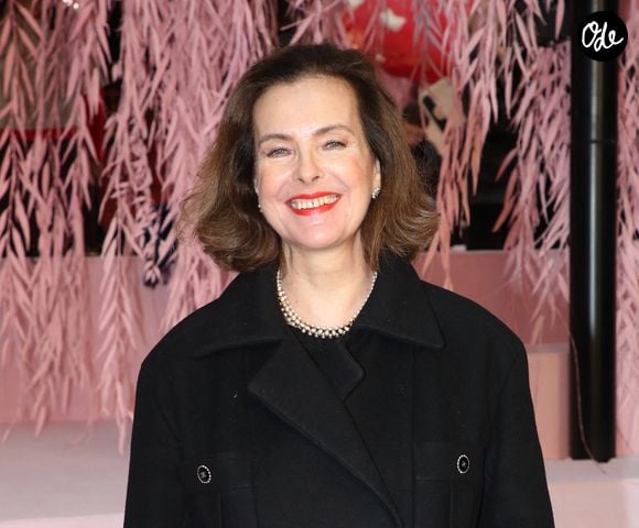 Carole Bouquet vit avec de fortes douleurs chroniques depuis une chute survenue dans l'une de ses maisons à Pantelleria.

Carole Bouquet lors du défilé de Mode Chanel - Front Row, Collection Haute Couture Printemps/Été 2026, dans le cadre de la Fashion Week de Paris.

© Bertrand Rindoff / Bestimage