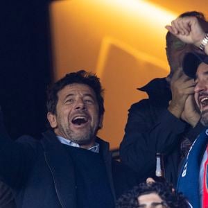 Patrick Bruel - Célébrités dans les tribunes lors du match retour de la Ligue Des Champions 2024-2025 (LDC) "PSG - Arsenal" (2-1) au Parc des Princes à Paris le 7 mai 2025. © Cyril Moreau/Bestimage