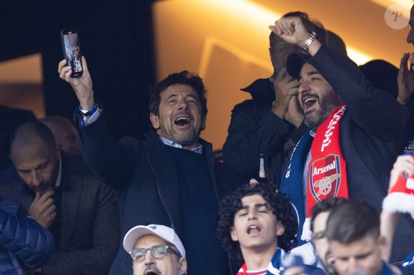 Patrick Bruel - Célébrités dans les tribunes lors du match retour de la Ligue Des Champions 2024-2025 (LDC) "PSG - Arsenal" (2-1) au Parc des Princes à Paris le 7 mai 2025. © Cyril Moreau/Bestimage