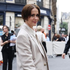 Sarah Paulson - Les célébrités au défilé AMI "Collection Homme Prêt-à-Porter Printemps/Eté 2026" lors de la Fashion Week de Paris, le 25 juin 2025
© Denis Guignebourg / Bestimage