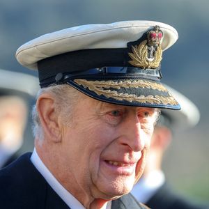 Le roi Charles III d'Angleterre observe les divisions du Lord High Admiral au Britannia Royal Naval College à Dartmouth. Photo par PA Photo/ Bestimage