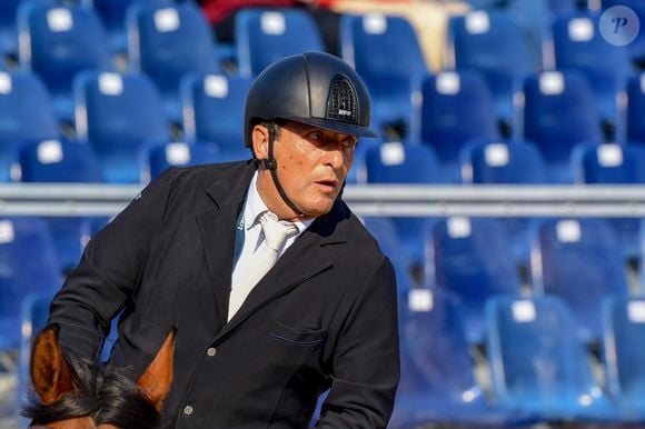 Serge Varsano sur Luca Toni lors du Prix Georgette Mag pendant le Longines Paris Eiffel Jumping au Champ de Mars à Paris, France, le 7 juillet 2018. © Pierre Perusseau/Bestimage