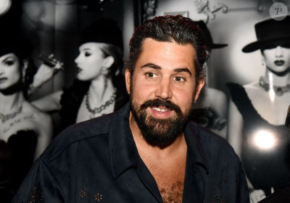 Artus assiste au dévoilement de deux œuvres majeures de Philippe Shangti au Studio Harcourt à Paris, France, le 4 juin 2025. L'événement célébrait le 90e anniversaire du Studio Harcourt et comprenait une création spéciale mettant en scène Artus et l'équipe du film. Photo de Alain Apaydin/ABACAPRESS.COM