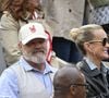 En effet, ils ont pu partager la loge du chef cuisinier Philippe Etchebest
Laeticia Hallyday avec son compagnon Frédéric Suant et Philippe Etchebest dans les tribunes lors des Internationaux de France de Tennis de Roland Garros 2025, à Paris, France, le 26 mai 2025. © Chryslene Caillaud/PsnewZ/Bestimage