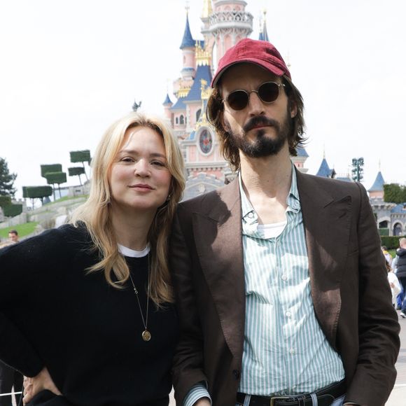 Exclusif - Virginie Efira et son compagnon Niels Schneider au lancement du Disney Music Festival à Disneyland Paris le 26 avril 2025. © Coadic Guirec / Bestimage
