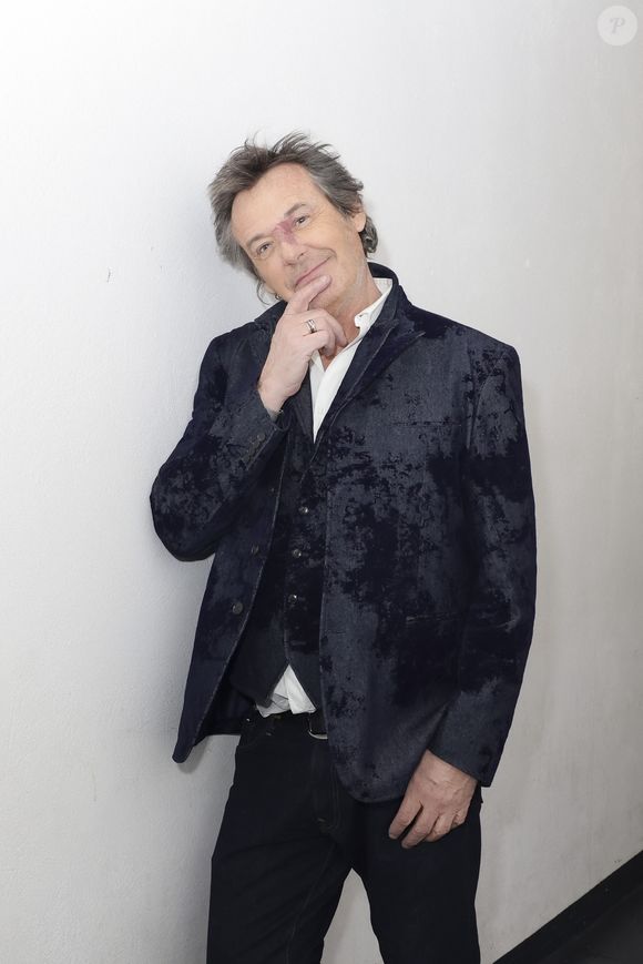 Exclusif - Jean-Luc Reichmann, en backstage de l’émission « TPMP » La dernière sur C8,  présentée par C.Hanouna et diffusée en direct sur C8, Paris, France, le 27 fevrier 2025. © Jack Tribeca / Bestimage