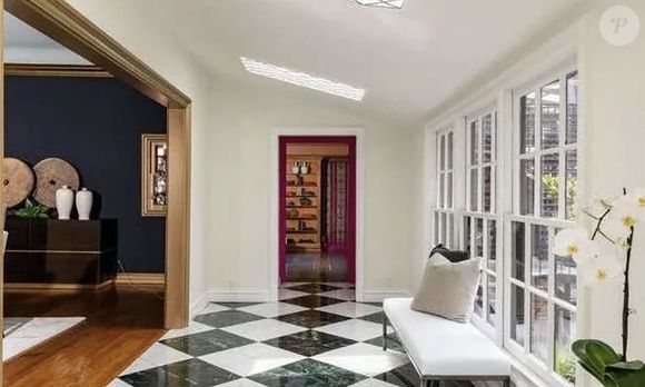 Lady Gaga vend sa maison de Los Angeles à Elizabeth Lizzy Jagger pour 6,5 millions de dollars. Anciennement acquise par F.Zappa, la propriété, composée de six chambres et cinq salles de bains, avait été achetée environ 5,3 millions de dollars par la chanteuse et actrice en 2016. Le 19 novembre 2021.
Backgrid UK/ Bestimage