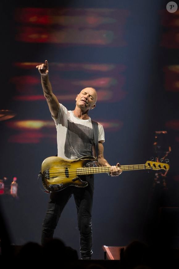 Il explique y avoir été confiné chez un ami pendant le Covid, période durant laquelle il travaillait sur l’album The Bridge.

Sting (bürgerlich : Gordon Matthew Thomas Sumner, CBE) live auf "Sting 3.0 Tour" in der Berliner Uber Arena am 16.10.2025.
Action Press / Bestimage