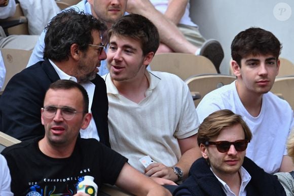 Oscar Bruel, Patrick Bruel et Leon Bruel sont vus dans les tribunes de Roland Garros le 01 juin 2025 à Paris, France. Photo by ABACAPRESS.COM