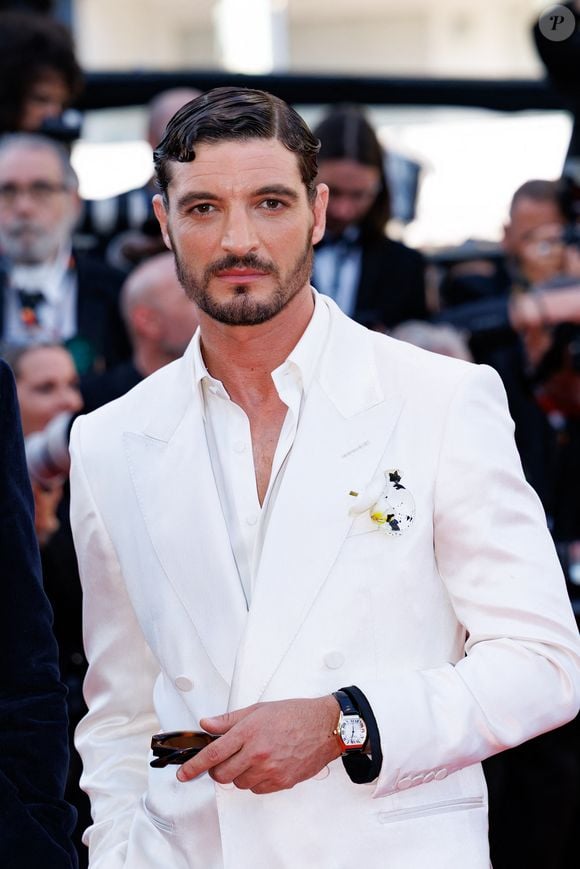 Niels Schneider - Montée des marches du film " La bataille de Gaulle : L'âge de fer " lors du 79ème Festival International du Film de Cannes, le 20 mai 2026. © Jacovides-Moreau / Bestimage