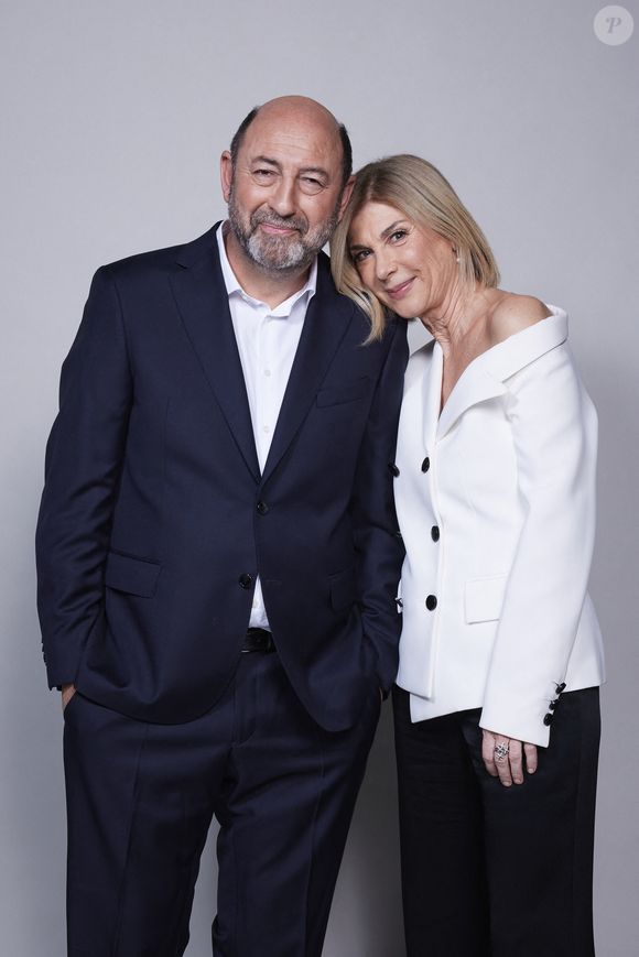 Exclusif - Kad Merad et Michele Laroque - Studio avec les invités de l'enregistrement de l'émission "La chanson secrète N°14", présentée par N.Aliagas et diffusée le 26 décembre sur TF1, à Paris, France, le 9 décembre 2025. © Jacovides-Moreau/Bestimage