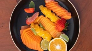 Aurelio Rojas, cardiologue, est formel : "Manger des bananes, du raisin ou de l’ananas le soir peut nuire au sommeil"