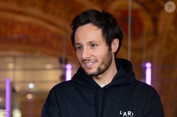 Le chanteur Vianney assiste à l'inauguration des décorations de Noël 'Le 130e Noel des Galeries Lafayette', le 14 novembre 2024 à Paris, France. Photo par Mireille Ampilhac/ABACAPRESS.COM