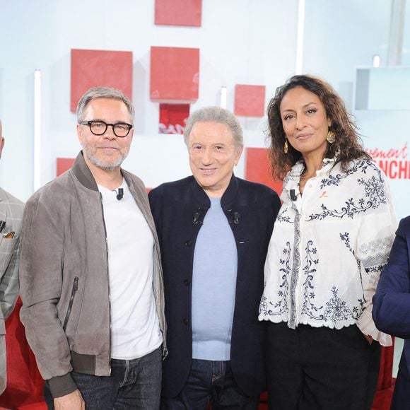 mais aussi Viktor Vincent, Guillaume de Tonquedec, Leila Kaddour et Emmanuel Chaunu

Exclusif - Viktor Vincent, Guillaume de Tonquedec, Michel Drucker, Leila Kaddour et Emmanuel Chaunu - Enregistrement de l'émission Vivement Dimanche au studio Rive gauche, presentée par M. Drucker à Paris le 9 septembre 2026, Diffusion sur France 3 le 13 septembre 2026
©Guillaume Gaffiot/Bestimage