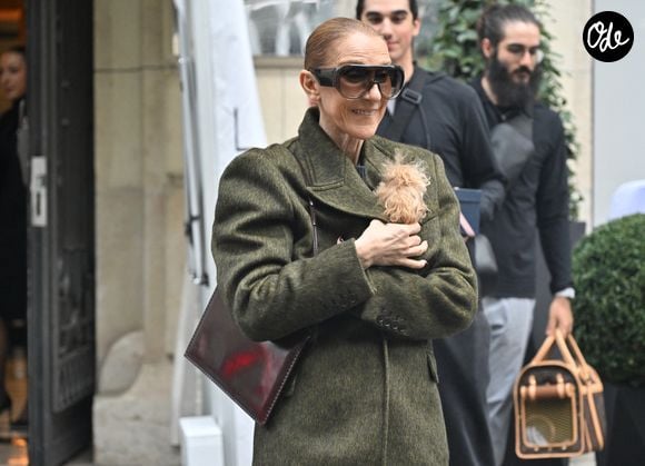 Céline Dion quitte l'hôtel "Royal Monceau" avec ses fils Nelson et Eddy et son chien après sa série de concerts à Paris le 19 octobre 2026. 

© Christian Liewig / Bestimage