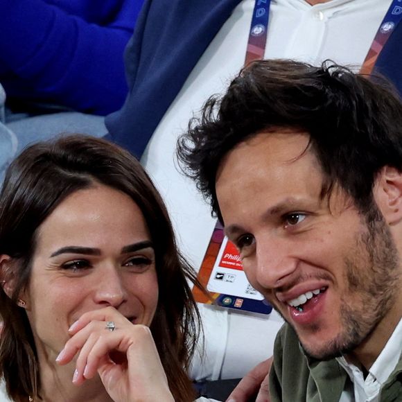 Toujours aussi fou de sa femme, Vianney a confié à "Lou Média" ce qu’il admire le plus chez Catherine Robert.

Le chanteur Vianney et sa femme Catherine Robert en tribunes lors des Internationaux de France de Tennis de Roland Garros, à Paris, France. © Jacovides-Moreau/Bestimage