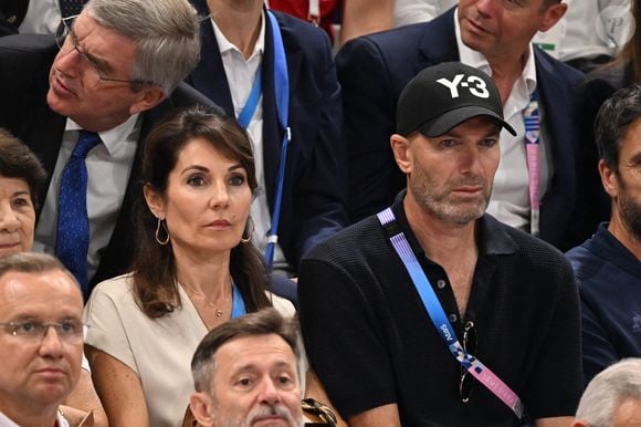 L'ancien joueur a rencontré sa future femme Véronique à l'âge de 17 ans, avant de l'épouser en 1994
Zinedine Zidane et sa femme Véronique dans les tribunes de la finale Hommes "France vs Pologne" de volley-ball lors des Jeux Olympiques Paris 2024. Le 10 août 2024
© P.Perusseau-D.Jacovides / Bestimage