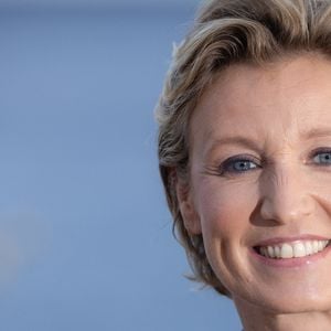 L'actrice française Alexandra Lamy pose lors du photocall "Louise Violet" dans le cadre du festival Cineroman, sur la Promenade des Anglais, dans la ville de Nice sur la Côte d'Azur, le 1er octobre 2024 Photo par Shootpix/ABACAPRESS.COM