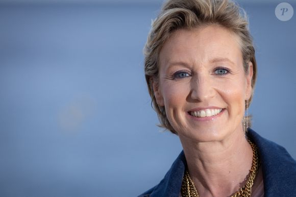 L'actrice française Alexandra Lamy pose lors du photocall "Louise Violet" dans le cadre du festival Cineroman, sur la Promenade des Anglais, dans la ville de Nice sur la Côte d'Azur, le 1er octobre 2024 Photo par Shootpix/ABACAPRESS.COM