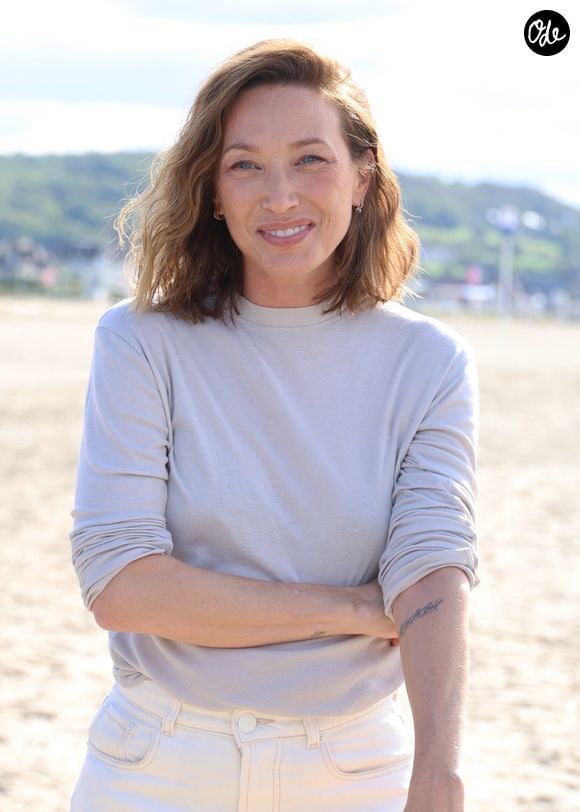 Méditation, étirements, yoga et sophrologie accompagnent désormais son équilibre mental et physique.

Laura Smet - Photocall du jury sur la plage lors de la 52ème édition du Festival du Cinéma Américain de Deauville le 10 septembre 2026. 

© Denis Guignebourg / Bestimage