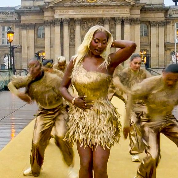 Aya Nakamura chante lors de la cérémonie d'ouverture des Jeux Olympiques (JO) de Paris 2024, à Paris, France, le 26 juillet 2024.
