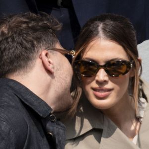 Antoine Dupont et sa compagne Iris Mittenaere en tribunes lors de la finale messieurs des Internationaux de France de Tennis de Roland Garros 2025 (jour 15), à Paris, France, le 8 juin 2025. © Cyril Moreau/Bestimage