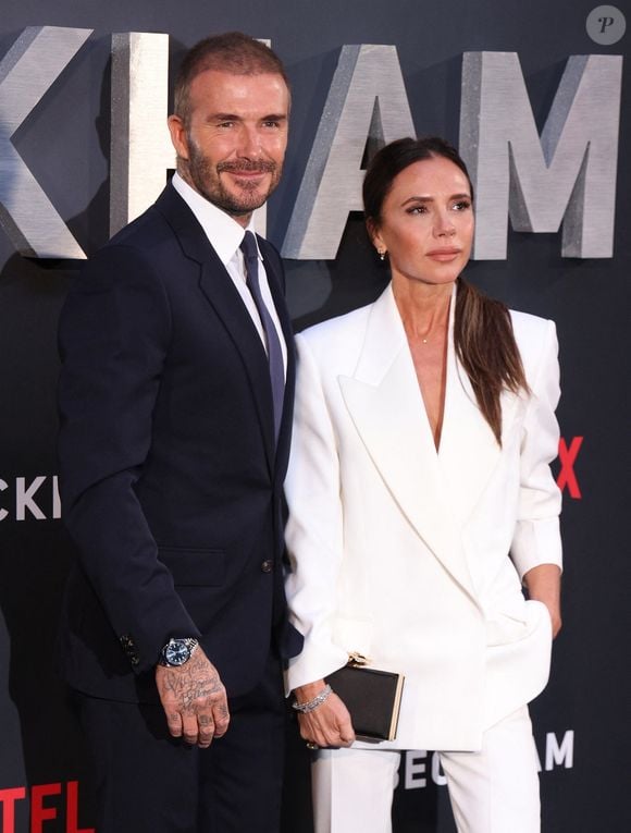 “Il semble qu’ils ne sont jamais satisfaits de ce qu’ils ont et ça se fait au détriment de la communauté” lance un voisin des Beckham
David Beckham et Victoria Beckham à l'avant-première Netflix de la série documentaire 'Beckham' à Londres, le 3 octobre 2023. Backgrid UK/ Bestimage