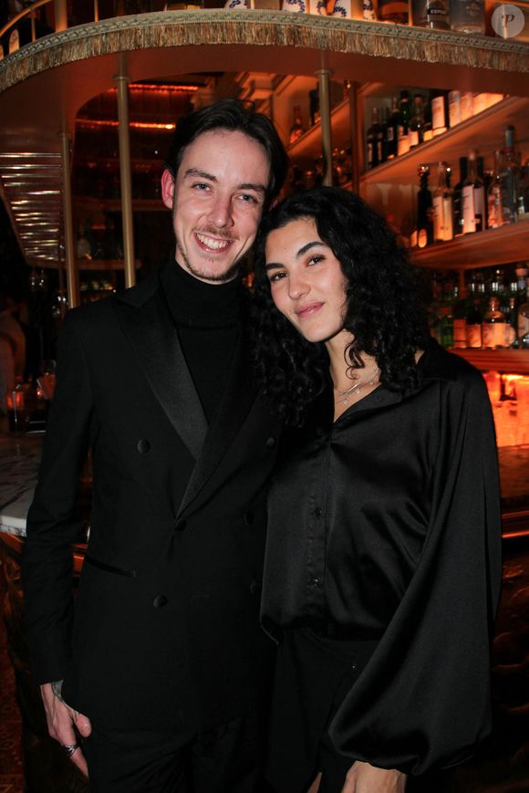 Salomé, la fille de Ramzy Bedia, avait également fait le déplacement, accompagnée de son compagnon Louis et de sa mère, Sandrine Bogaert. 

Exclusif - Salomé, fille de R.Bedia et son compagnon Louis à la soirée d’anniversaire de Véronica Thierry au club l’Arc Paris le 10 novembre 2025.
© Philippe Baldini / Bestimage
