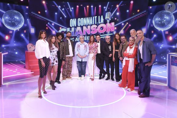 Désormais membre du groupe M6, elle prend les commandes d'une nouvelle émission inédite baptisée On connaît la chanson.

Exclusif - Maxime Dereymez, Nawarra, Bernard Minet, Malika Ménard, Gwendal Marimoutou, KeenV, Ariane Brodier, Eve Angeli, Jordan Deluxe, Chicandier, Isabelle Morini-Bosc, Gilles Verdez, Laurence Boccolini, lors de l'enregistrement de l'émission On Connait La Chanson Années 90, présentée par L.Boccolini et diffusée le 19 mai 2026 sur W9, à Paris, France, le 8 avril 2026. © Jack Tribeca/Bestimage