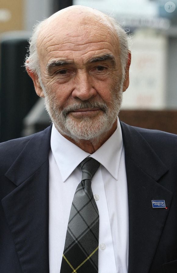 Sean Connery s'éteignait dans son sommeil le 31 octobre 2020 des suites d'une pneumonie. 

Photo d'archives du 28/06/09 de Sir Sean Connery, alors qu'une fondation qui lui rend hommage soutient l'expansion d'une école de cinéma en Écosse. ... © Andrew Milligan/PA Wire : Andrew Milligan/PA Wire.