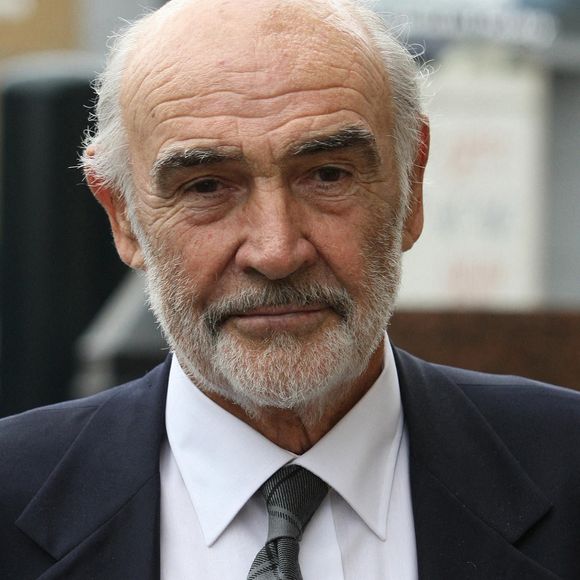 Sean Connery s'éteignait dans son sommeil le 31 octobre 2020 des suites d'une pneumonie. 

Photo d'archives du 28/06/09 de Sir Sean Connery, alors qu'une fondation qui lui rend hommage soutient l'expansion d'une école de cinéma en Écosse. ... © Andrew Milligan/PA Wire : Andrew Milligan/PA Wire.