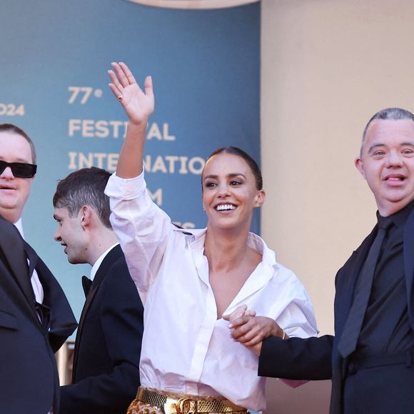Alice Belaidi et l'équipe du film "Un p'tit truc en plus" - Montée des marches du film « Le comte de Monte-Cristo » lors du 77ème Festival International du Film de Cannes, au Palais des Festivals à Cannes. Le 22 mai 2024
© Jacovides-Moreau / Bestimage