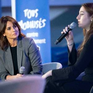 "Je travaille souvent sur la gestion de l’émotion avec mon psy" confie-t-elle.

Faustine Bollaert lors d'un événement de sensibilisation au harcèlement scolaire dans un lycée de Paris, le 7 novembre 2023, à deux jours d'une journée nationale contre le harcèlement scolaire. Photo par Eliot Blondet/ABACAPRESS.COM