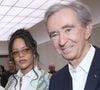 La caractéristique d'homme le plus riche, Bernard Arnault, patron de LVMH, ne l'a jamais trouvé très valorisante, selon ses mots.
Rihanna et Bernard Arnault - Défilé de mode Dior Homme, Collection Printemps / Été, Front Row, dans le cadre de la Fashion Week de Paris, France.
© Olivier Borde / Bertrand Rindoff / Bestimage