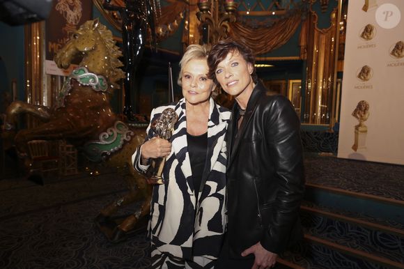 Muriel Robin, sa femme Anne Le Nen lors de la 37ème Nuit des Molières aux Folies Bergère à Paris le 4 mai 2026.

© Jack Tribeca / Bestimage