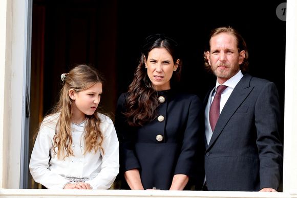 India Casiraghi et ses parents, Tatiana Santo Domingo, Andrea Casiraghi - La famille princière de Monaco au balcon du palais, à l'occasion de la Fête Nationale de Monaco, le 19 novembre 2025. © Dominique Jacovides/Bestimage