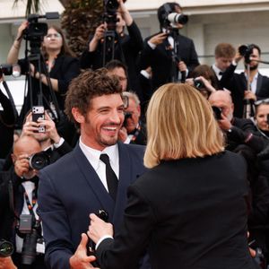 Alors que le comédien franco-canadien présentait à son long-métrage "L’Inconnue",

Niels Schneider et Léa Seydoux - Descente des marches du film " L'inconnue " lors du 79ème Festival International du Film de Cannes, le 18 mai 2026. © Jacovides-Moreau / Bestimage